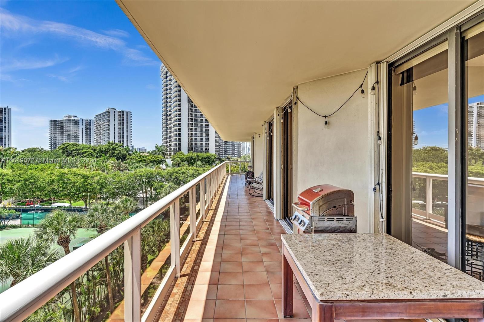TERRACES NORTH TURNBERRY - Residential