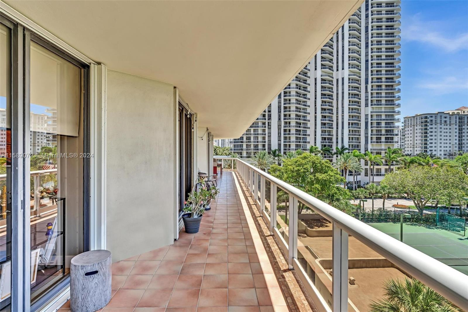 TERRACES NORTH TURNBERRY - Residential