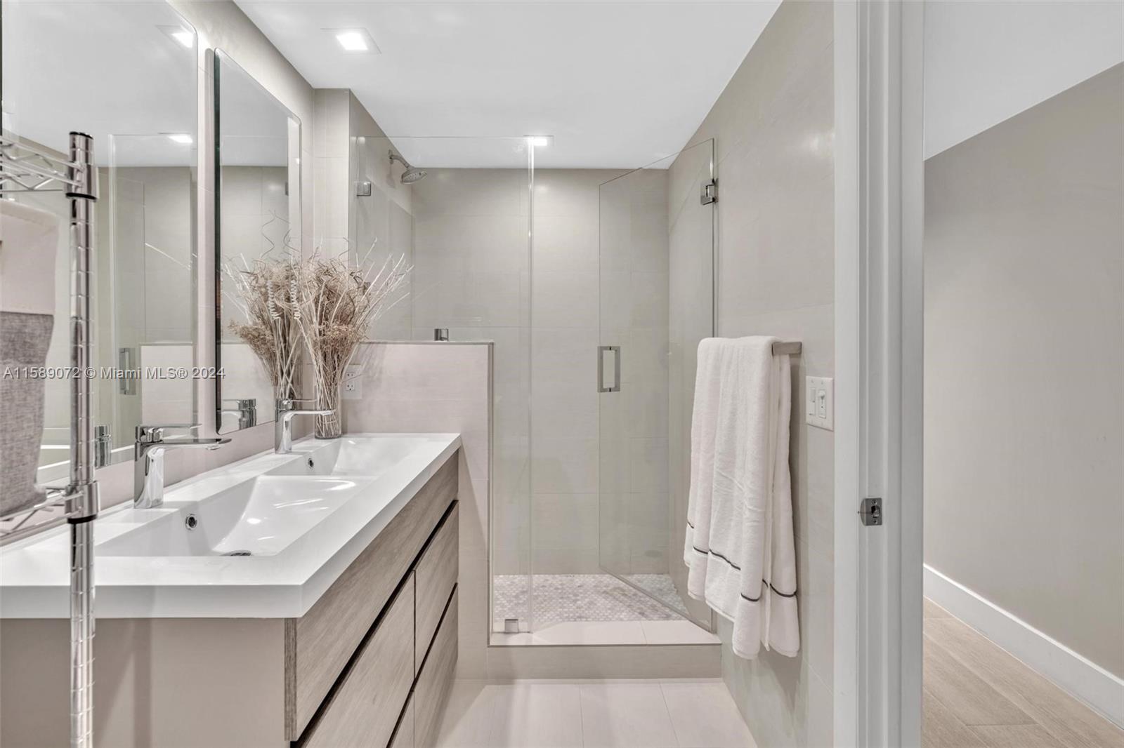 TERRACES NORTH TURNBERRY - Residential