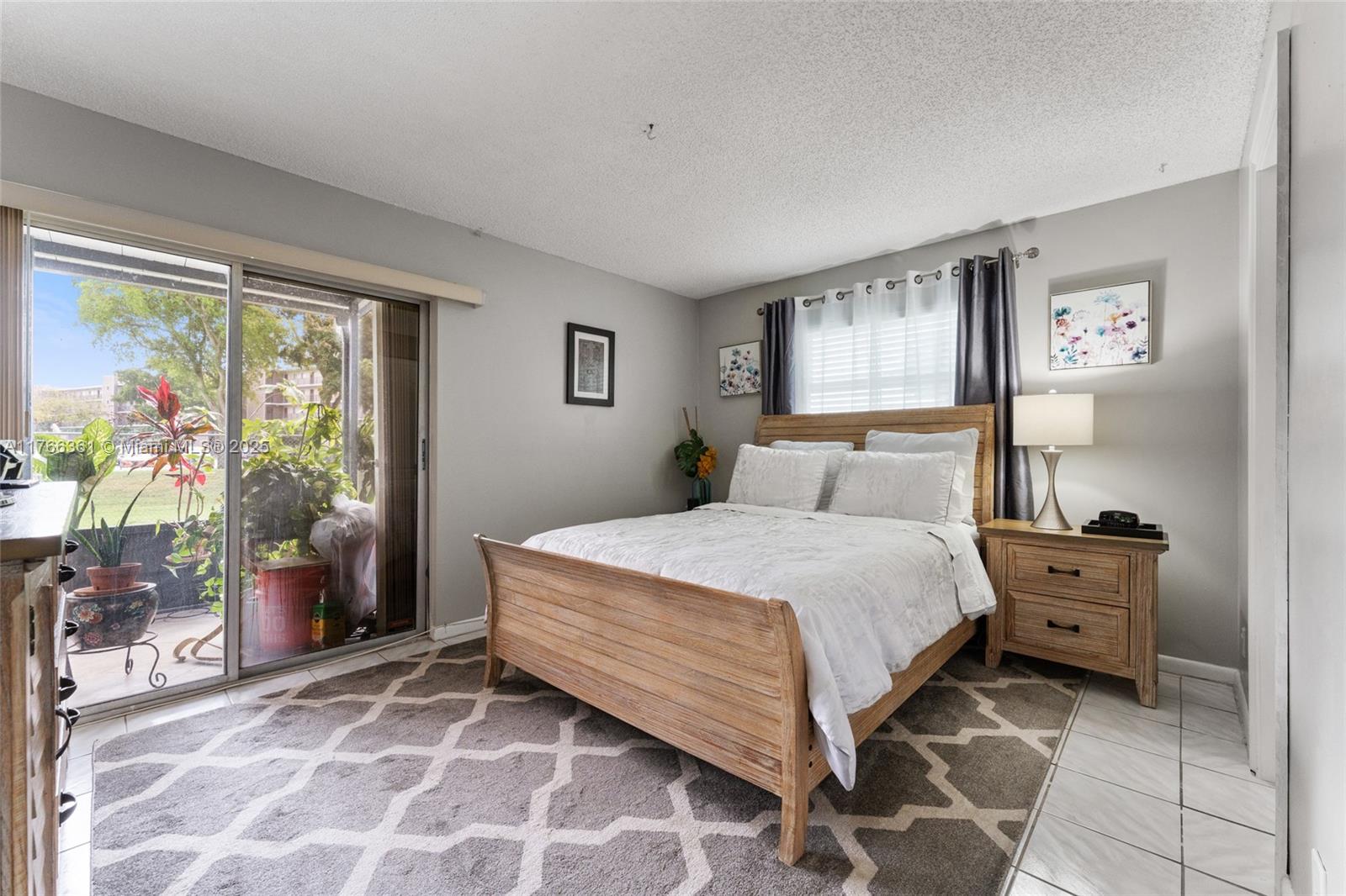 LAKESHORE AT UNIVERSITY P - Residential