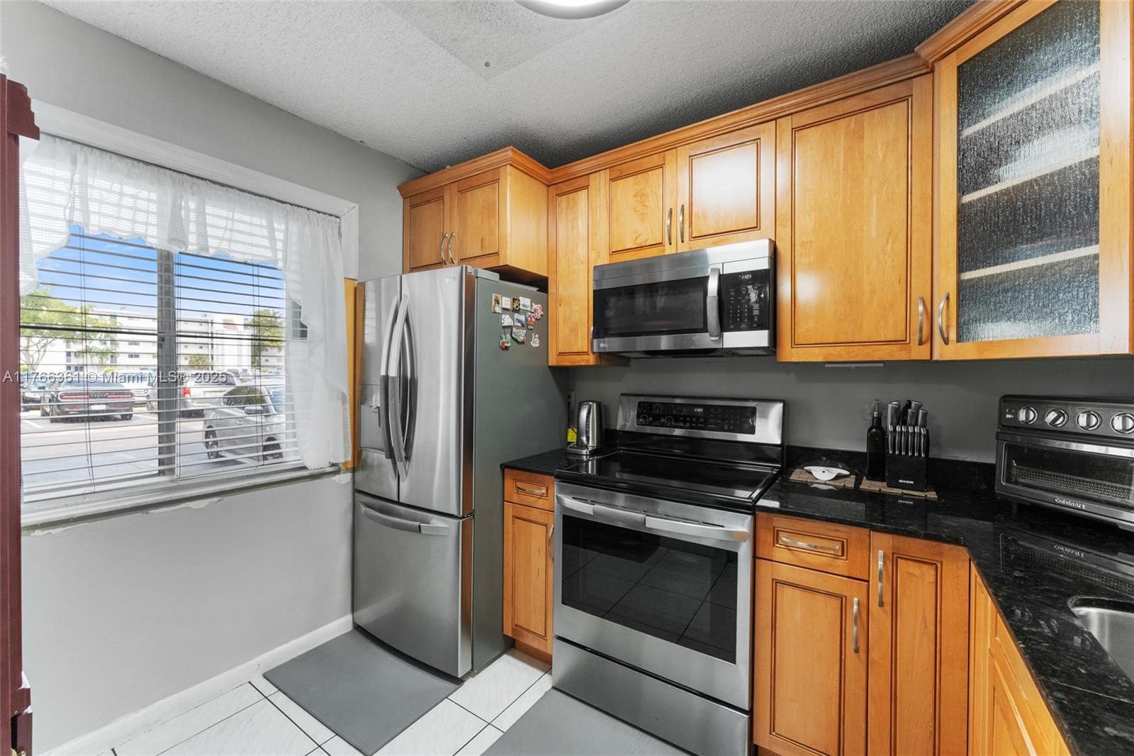 LAKESHORE AT UNIVERSITY P - Residential