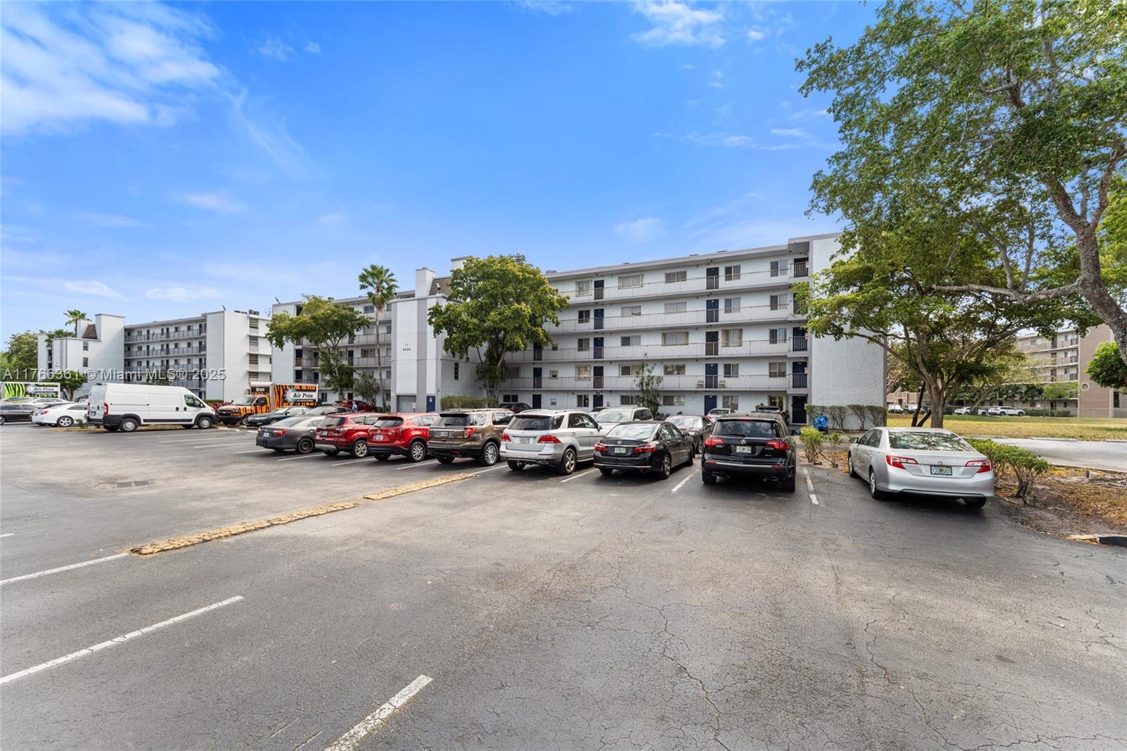LAKESHORE AT UNIVERSITY P - Residential