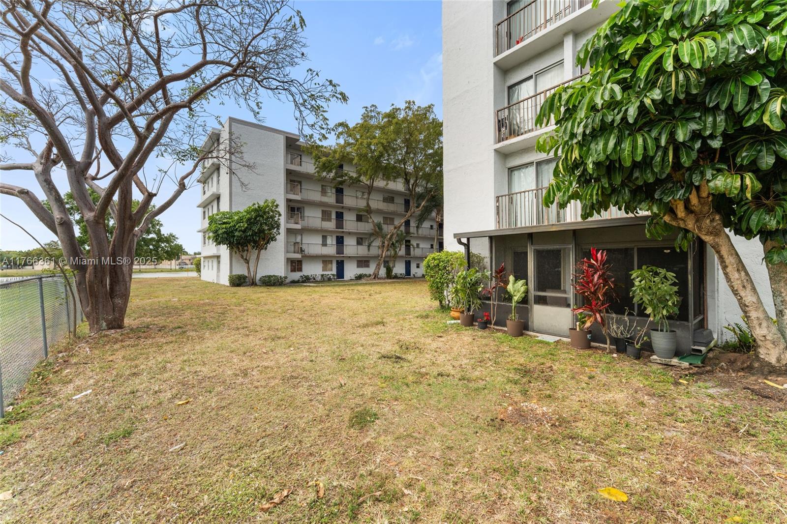 LAKESHORE AT UNIVERSITY P - Residential