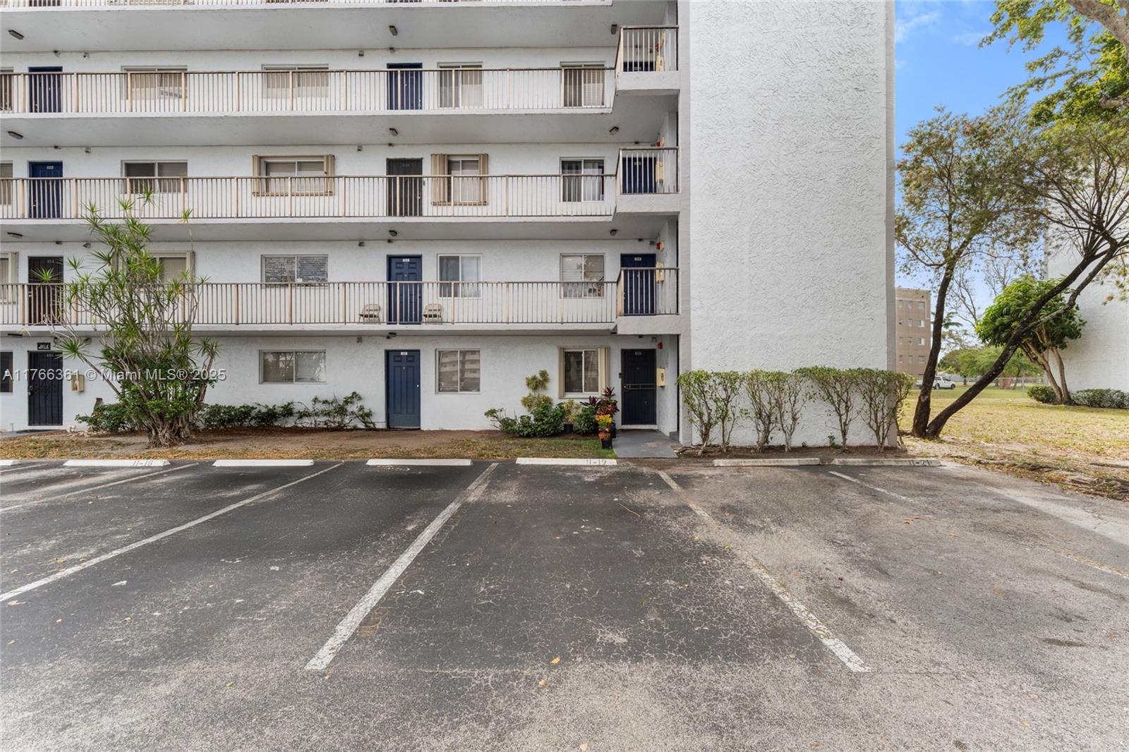 LAKESHORE AT UNIVERSITY P - Residential