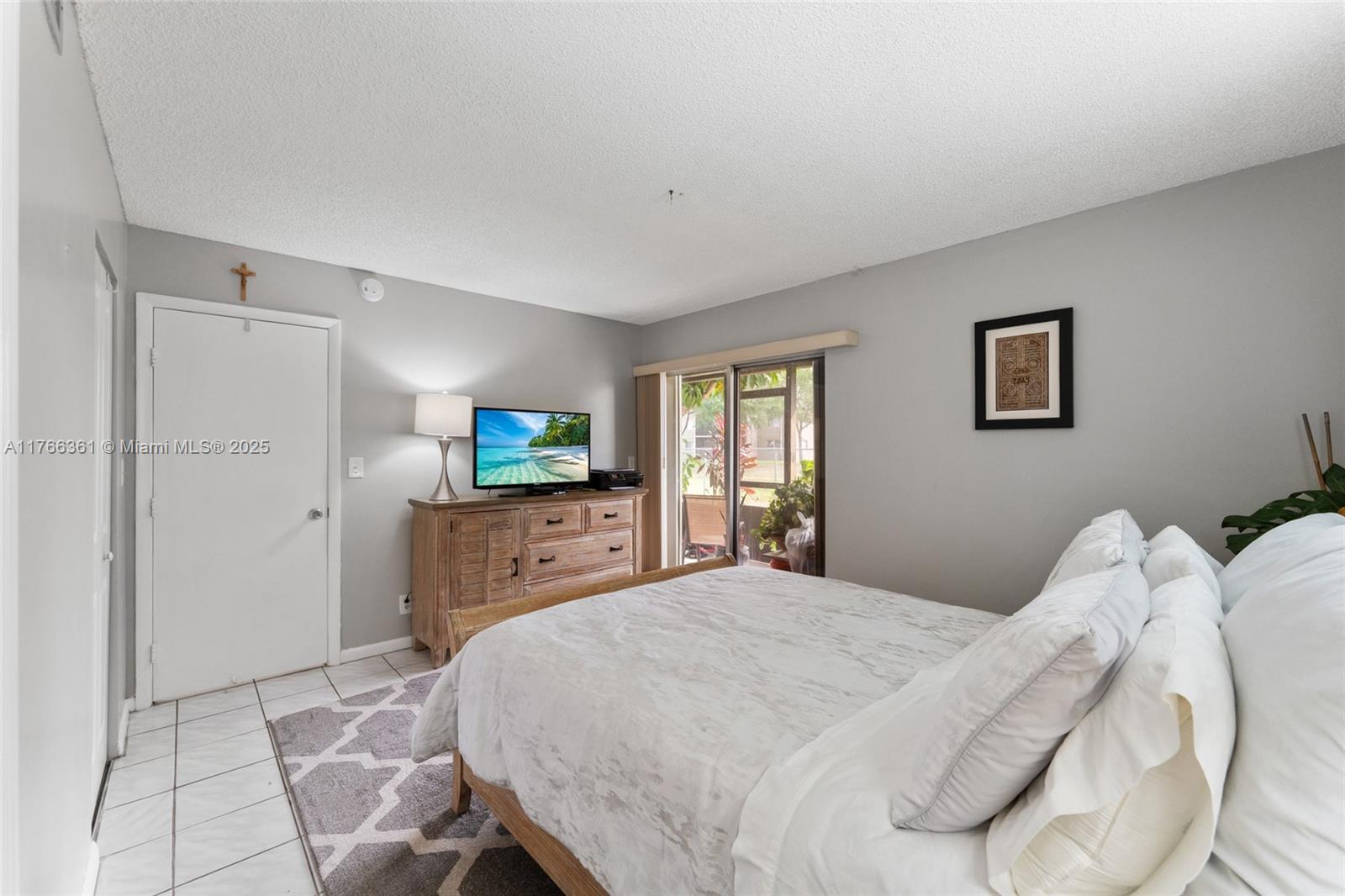 LAKESHORE AT UNIVERSITY P - Residential