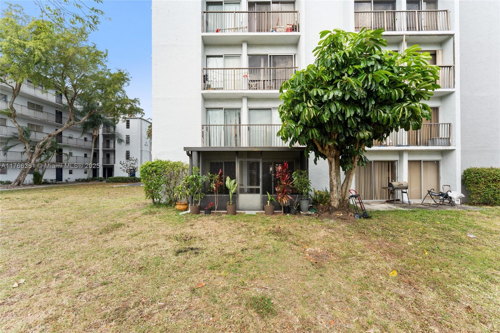 LAKESHORE AT UNIVERSITY P - Residential