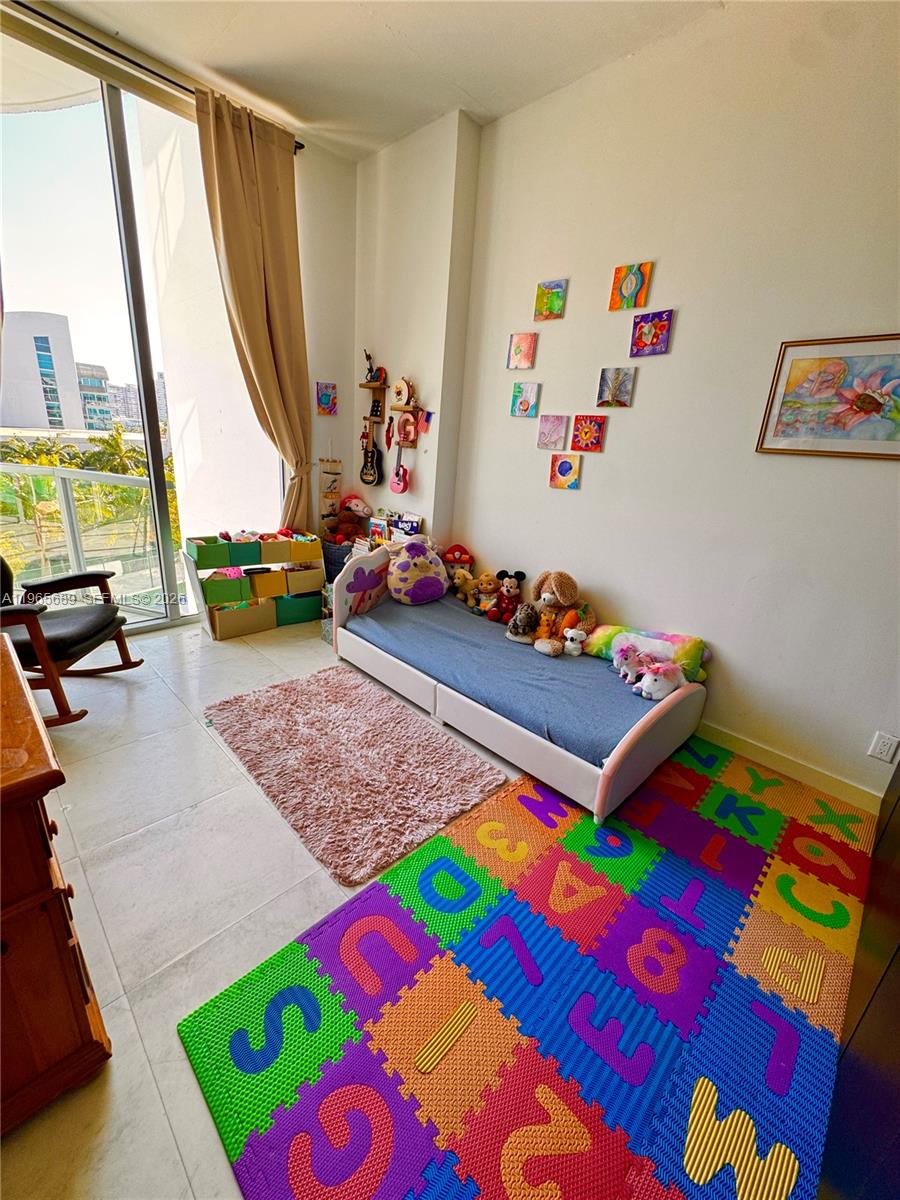 UPTOWN MARINA LOFTS CONDO - Residential