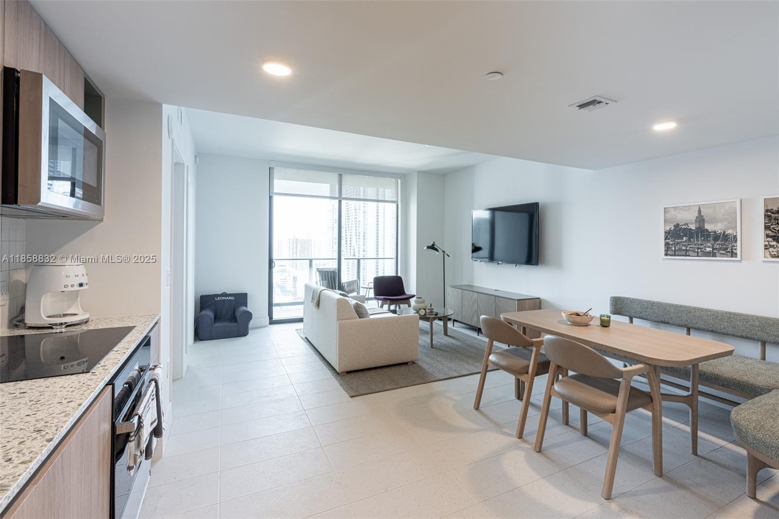 601 NE 1st ave 3109