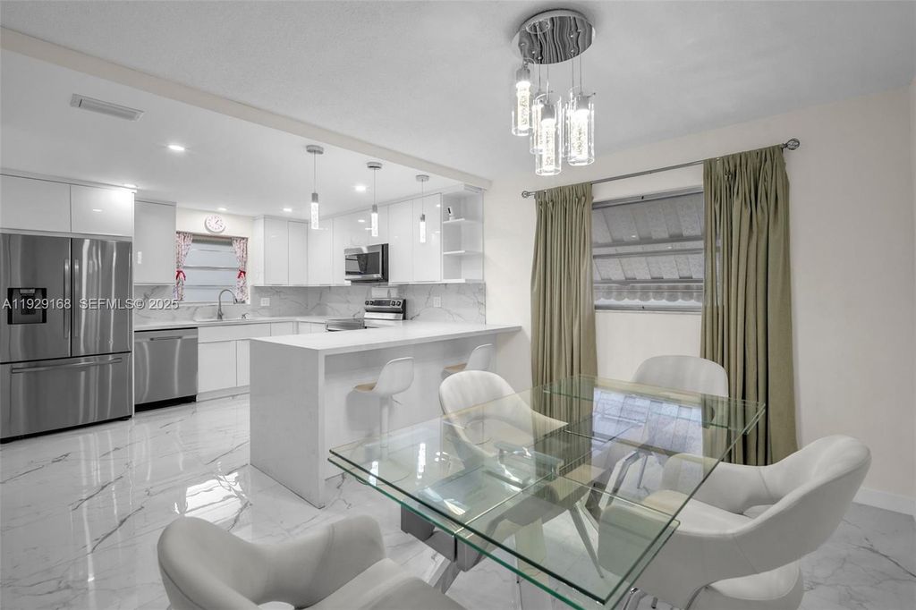 Photo of 500 S Luna Ct #7, Hollywood, FL 33021 (MLS # A11929168)