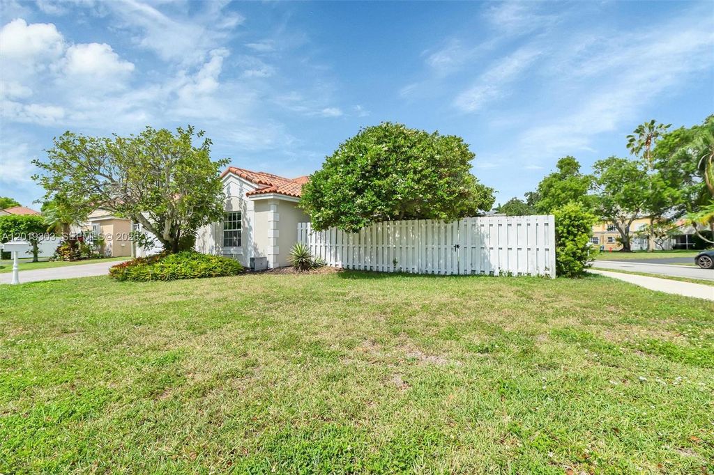 Photo of 535 Somerset Way, Weston, FL 33326 (MLS # A12019303)