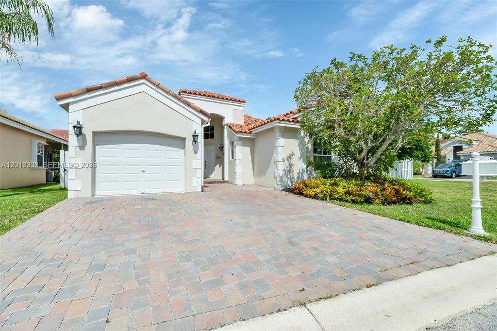 Photo of 535 Somerset Way, Weston, FL 33326 (MLS # A12019303)