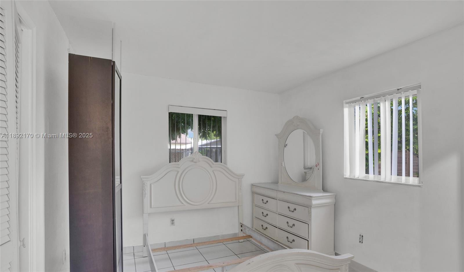 MEADOW WOOD MANOR SEC 3 - Residential Lease