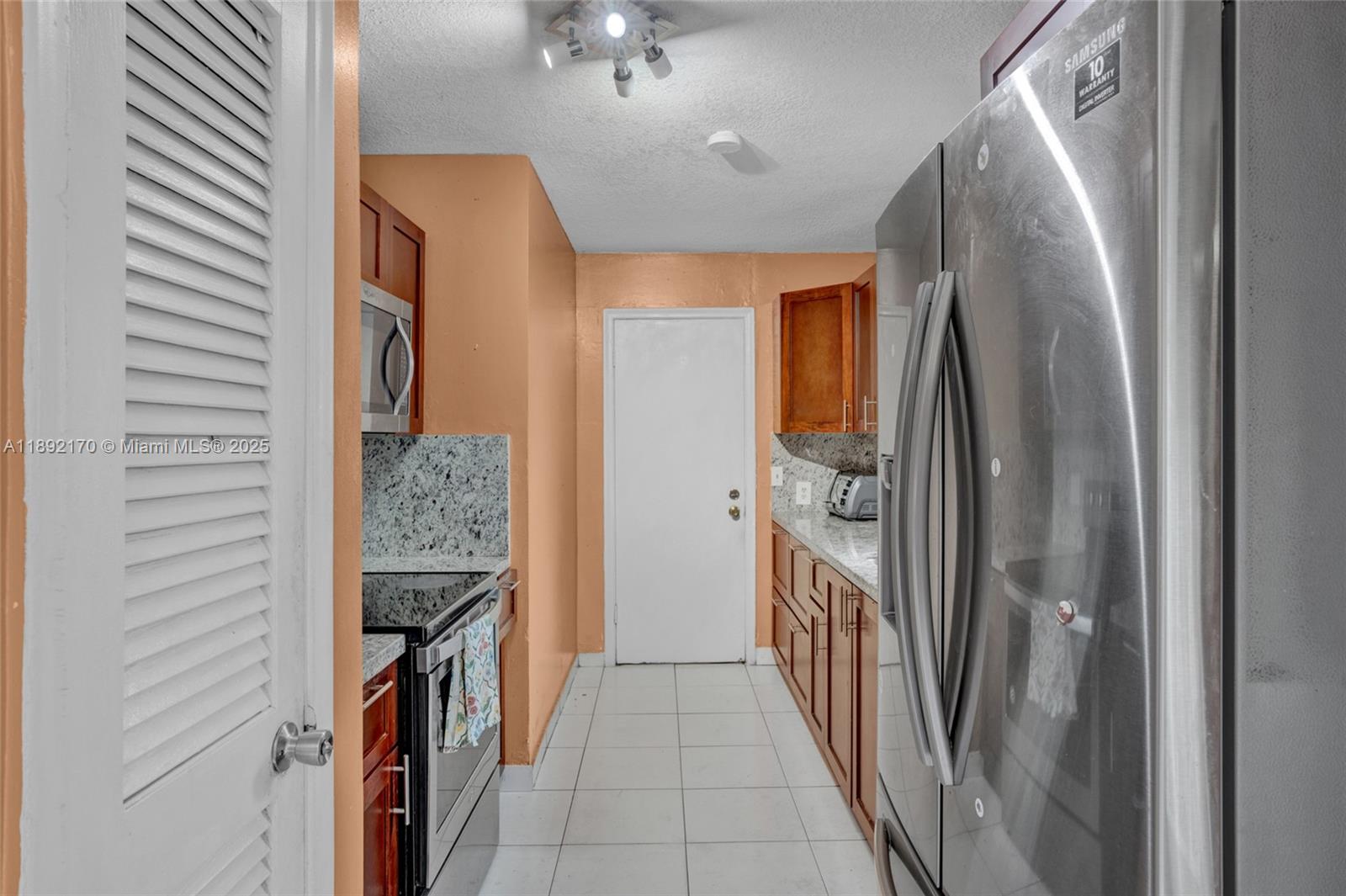 MEADOW WOOD MANOR SEC 3 - Residential Lease