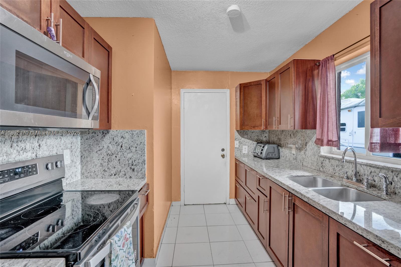 MEADOW WOOD MANOR SEC 3 - Residential Lease