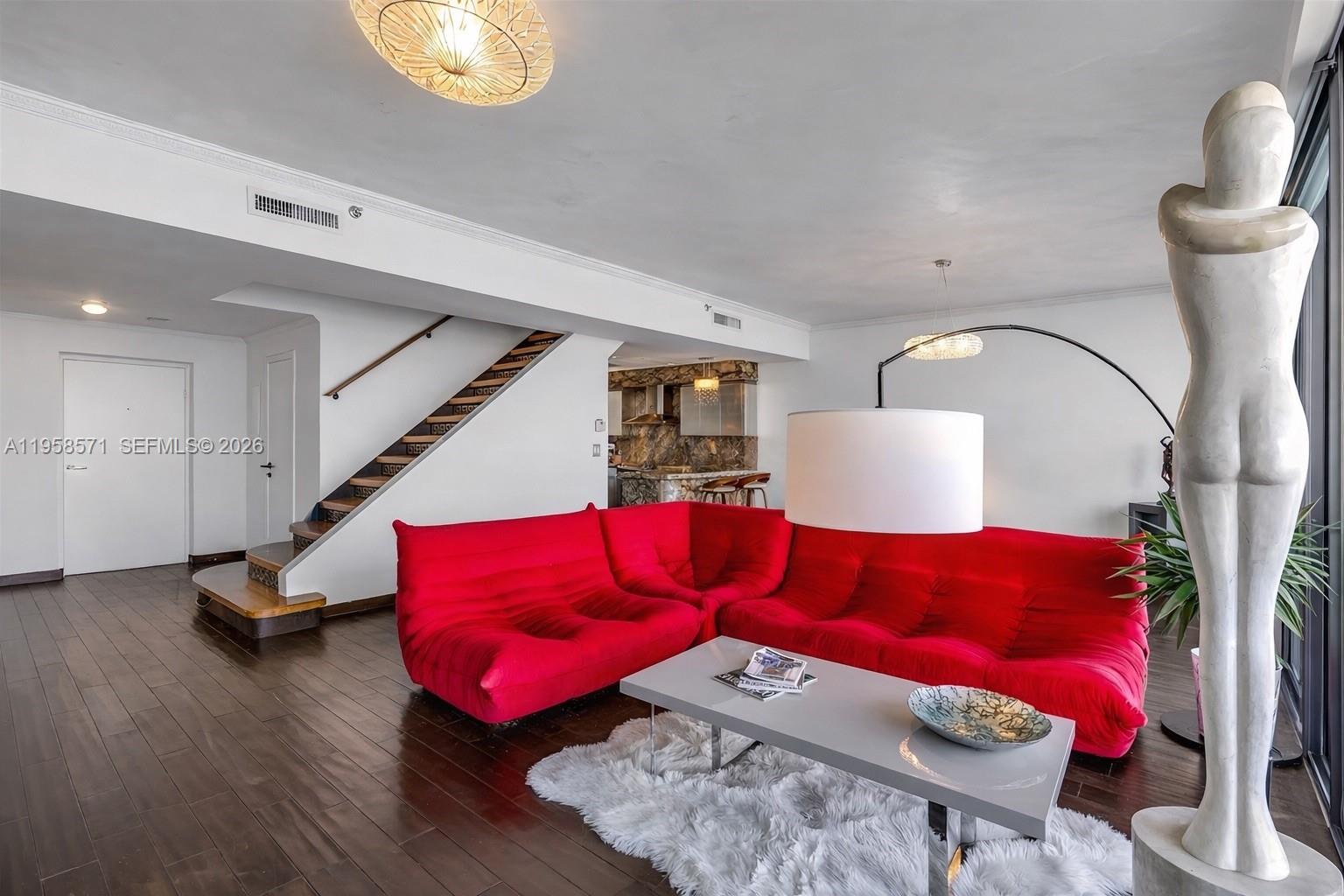 1000 Venetian Way 1106