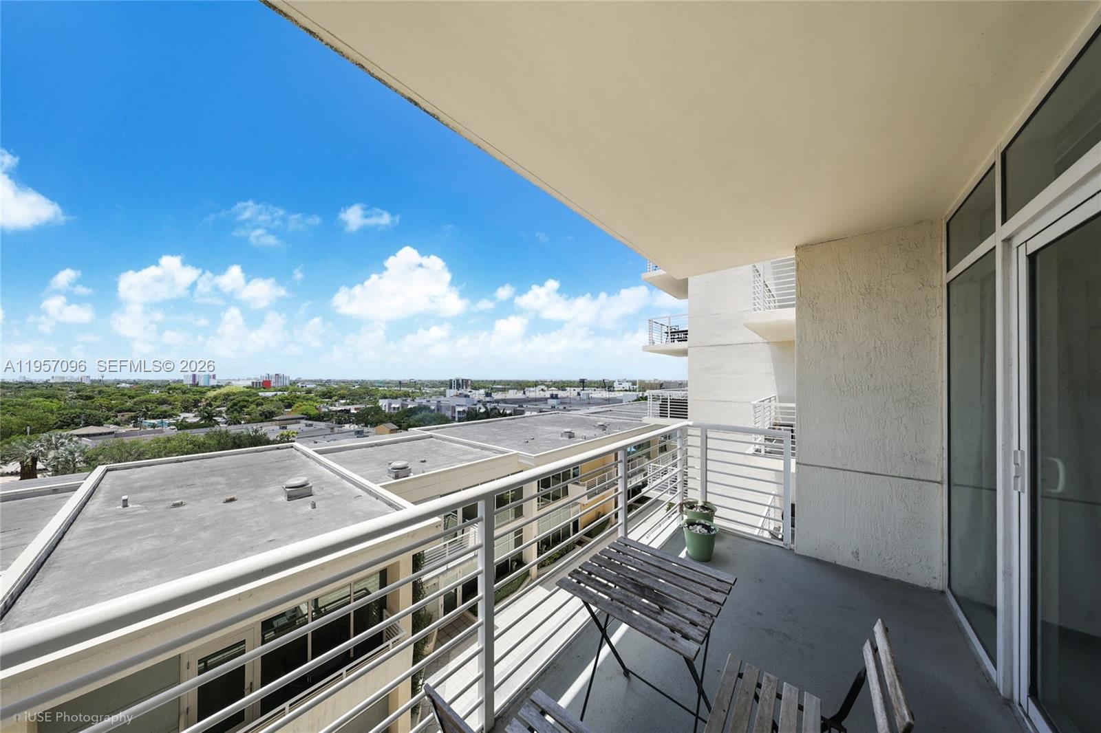 MIDBLOCK MIAMI CONDO - Residential