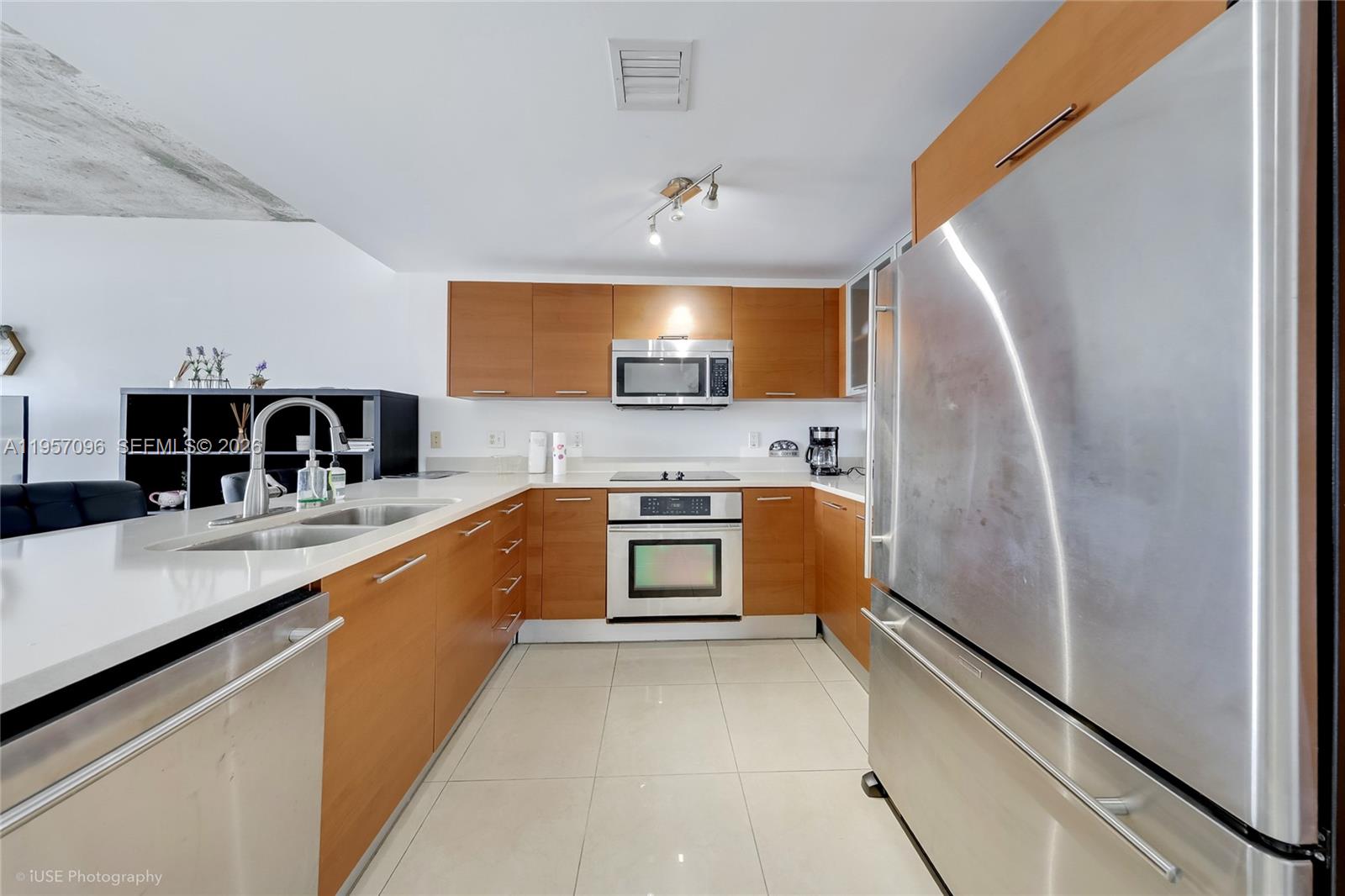 MIDBLOCK MIAMI CONDO - Residential