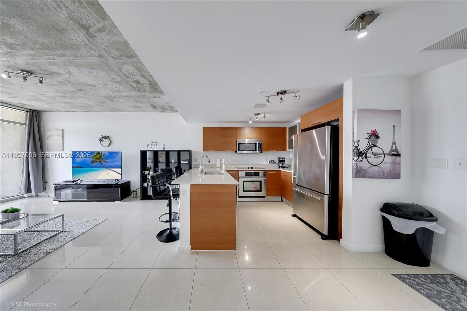 MIDBLOCK MIAMI CONDO - Residential