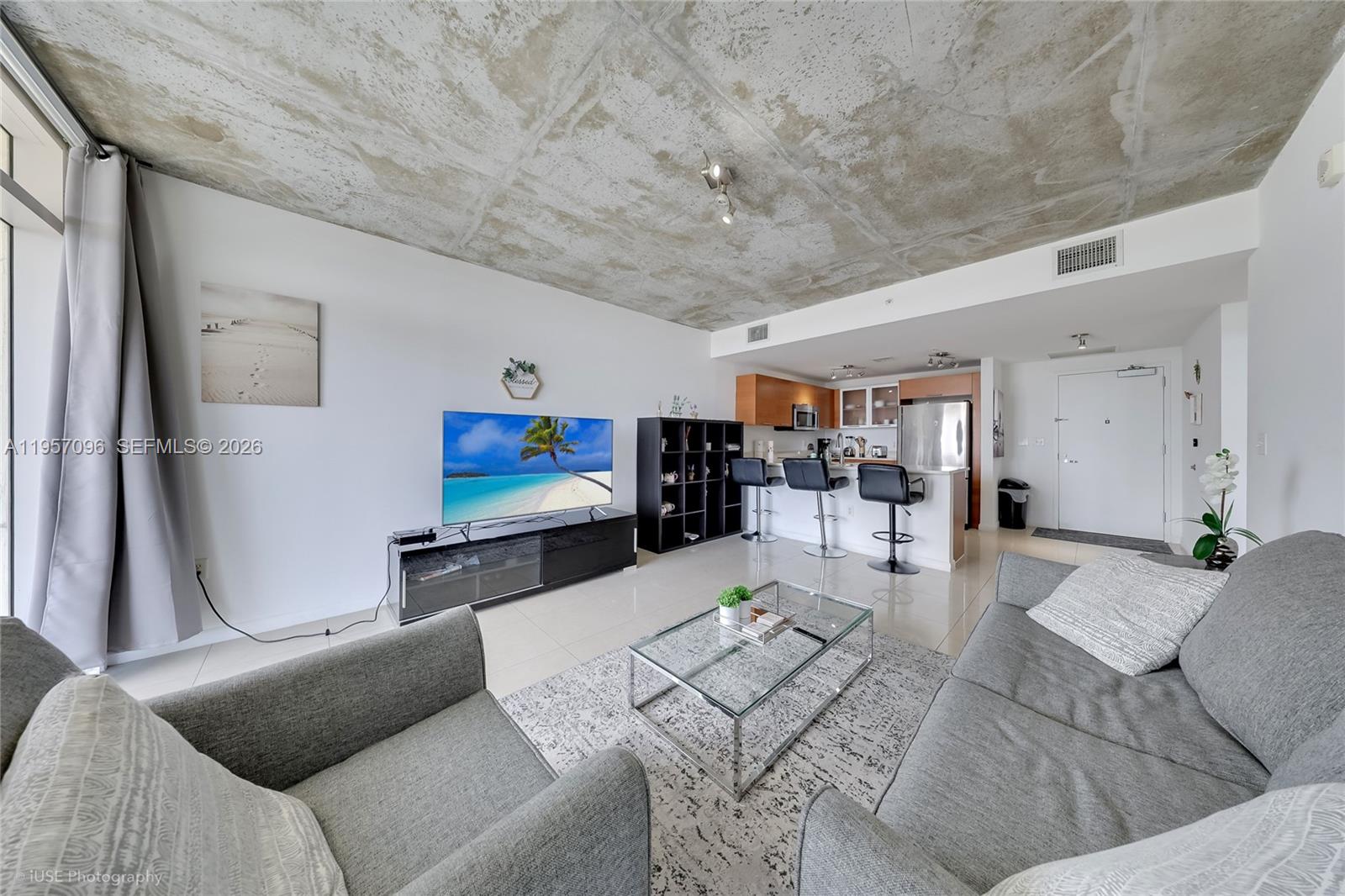MIDBLOCK MIAMI CONDO - Residential
