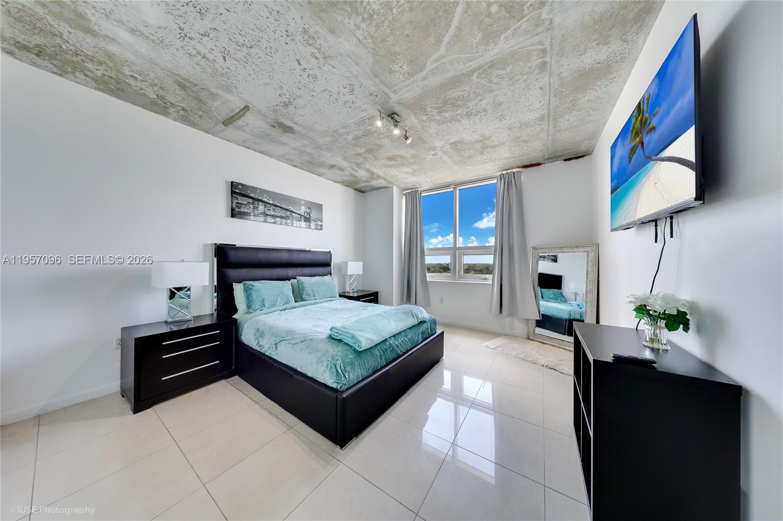 MIDBLOCK MIAMI CONDO - Residential