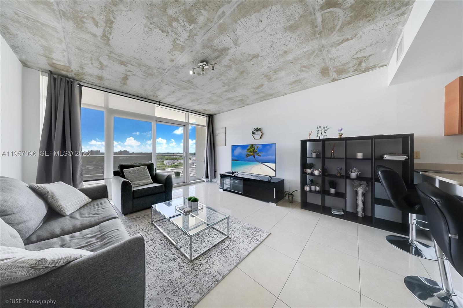 MIDBLOCK MIAMI CONDO - Residential