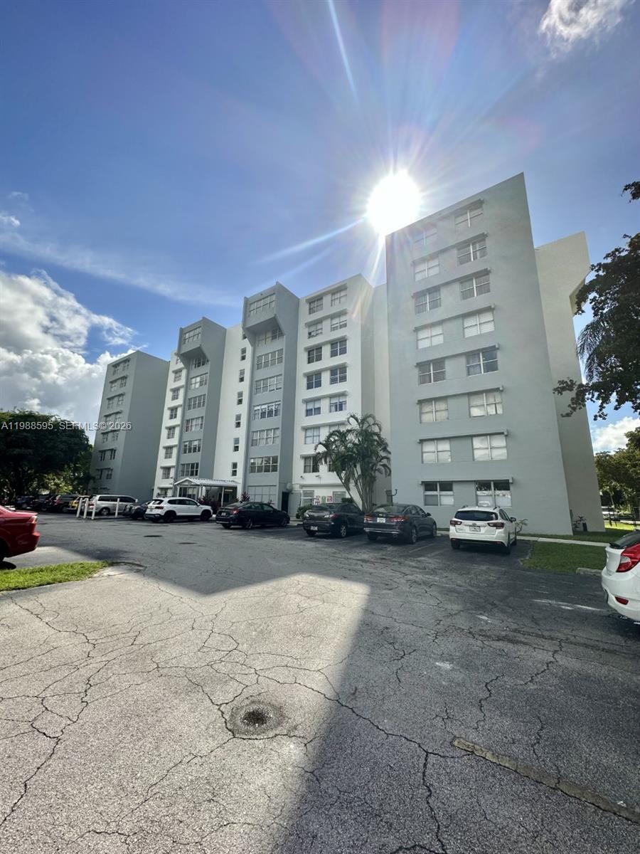DADELAND PLACE CONDO - Residential