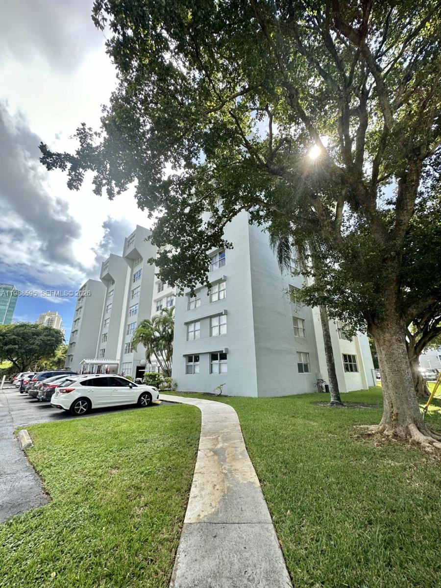 DADELAND PLACE CONDO - Residential