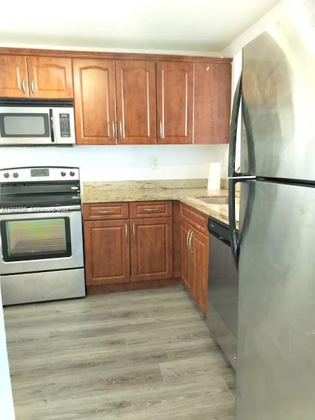 DADELAND PLACE CONDO - Residential