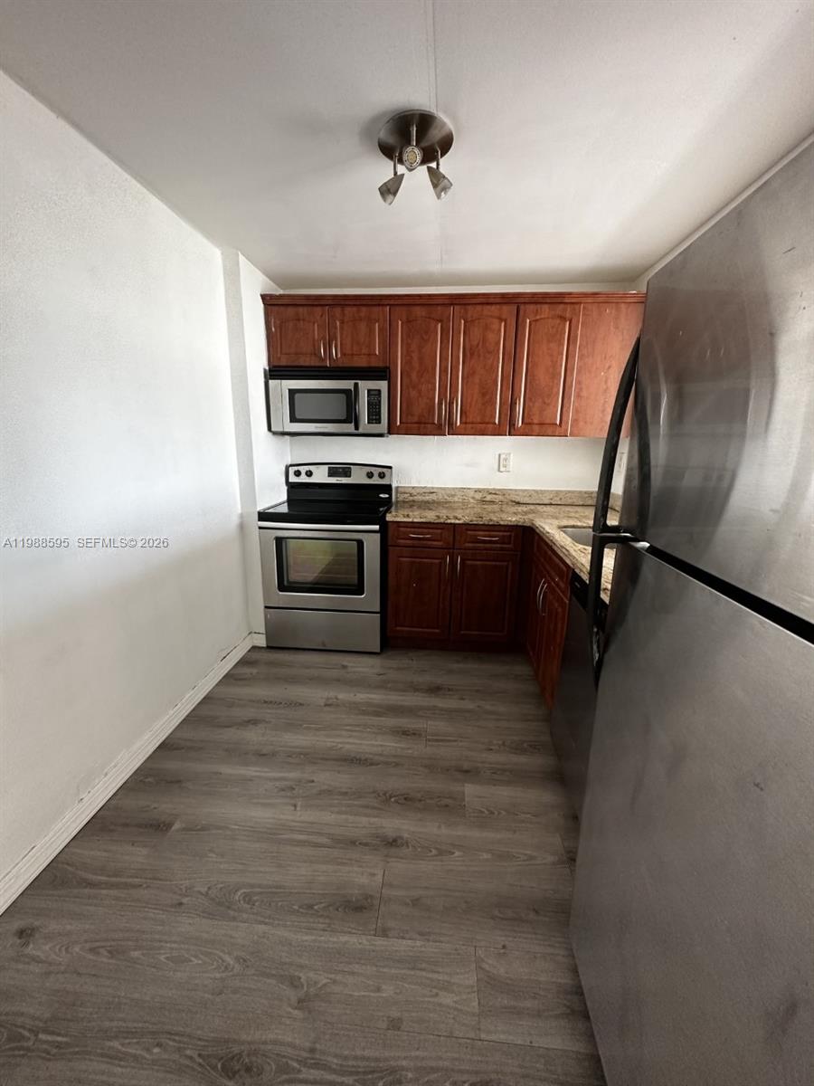 DADELAND PLACE CONDO - Residential