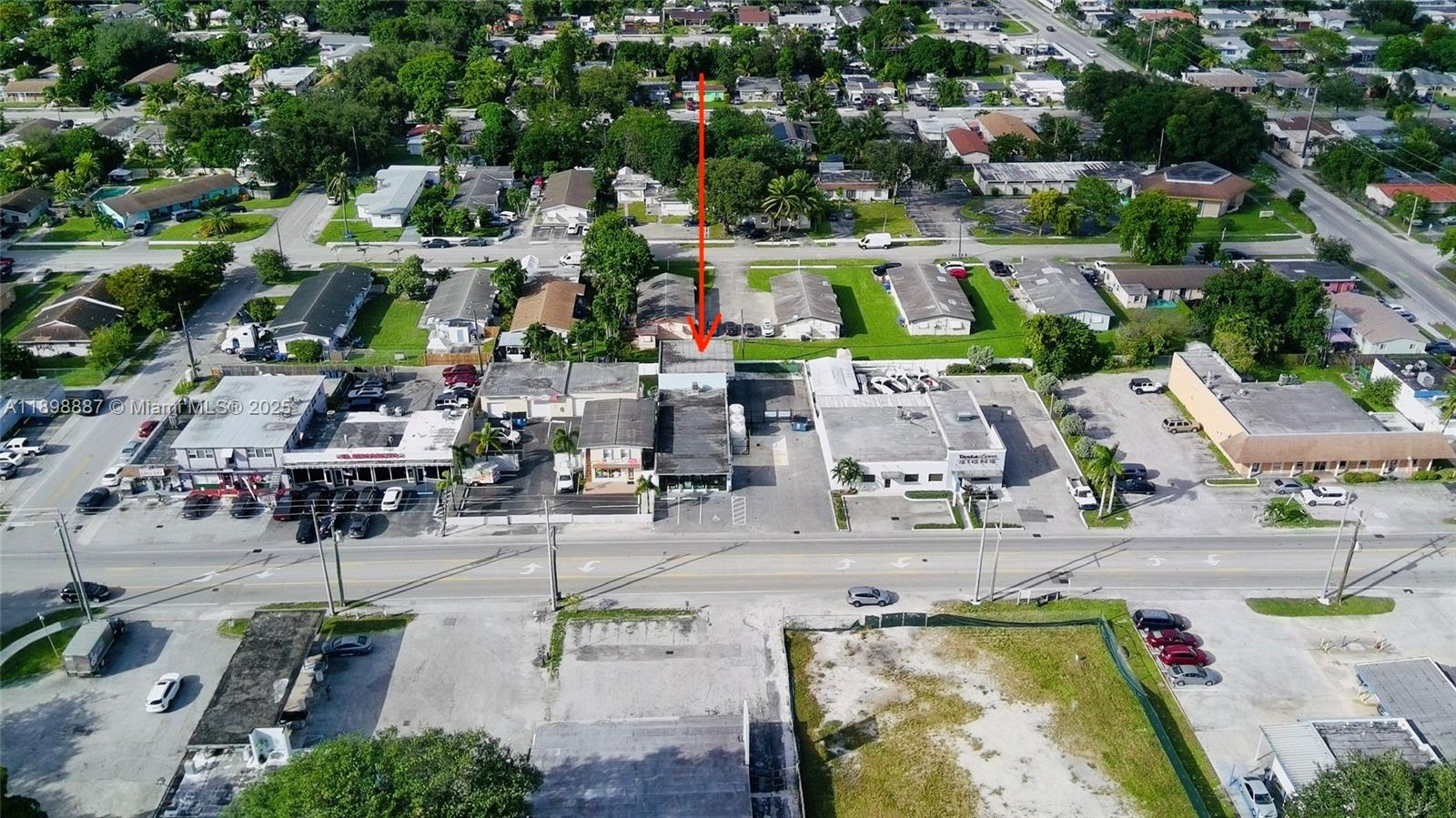 Main image without alt text