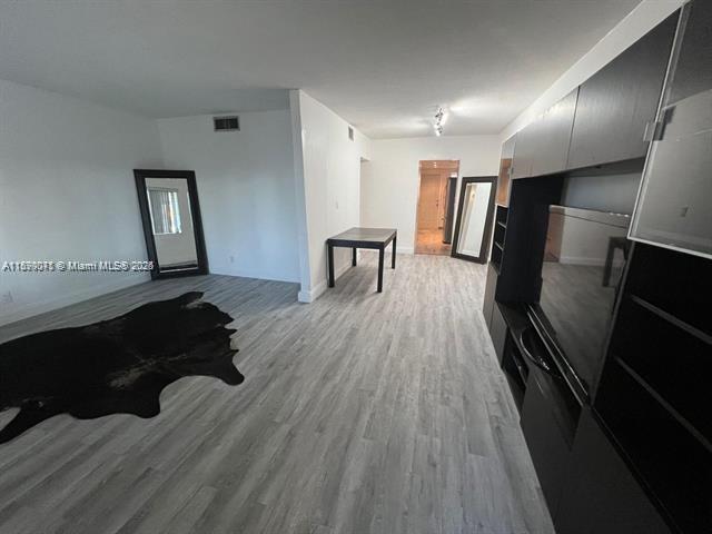 FLORIDIAN ARMS CONDO - Residential Lease