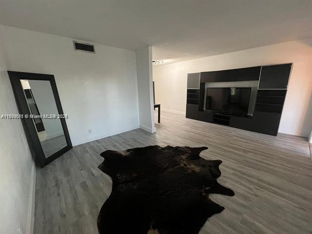 FLORIDIAN ARMS CONDO - Residential Lease