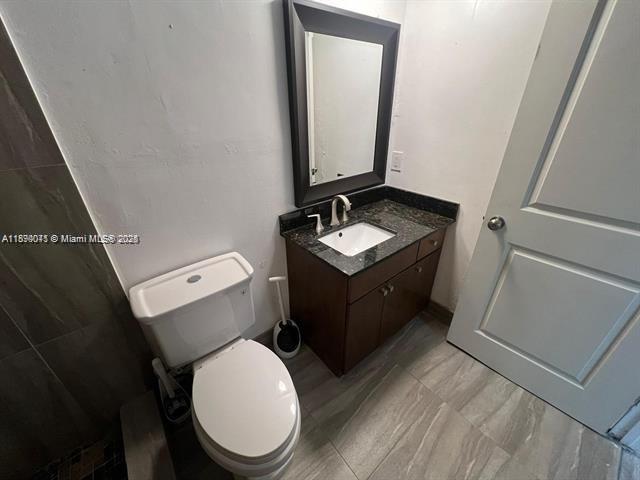 FLORIDIAN ARMS CONDO - Residential Lease