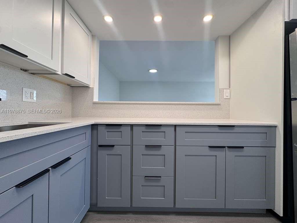 ENVOY APARTMENTS CONDOMIN - Residential