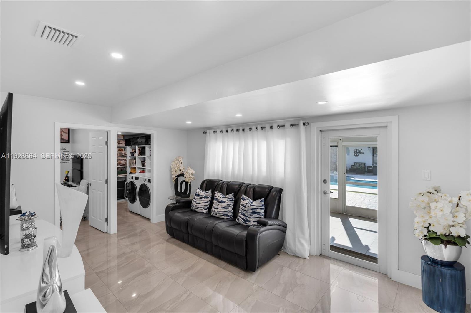 THE TROPICS AMD - Residential