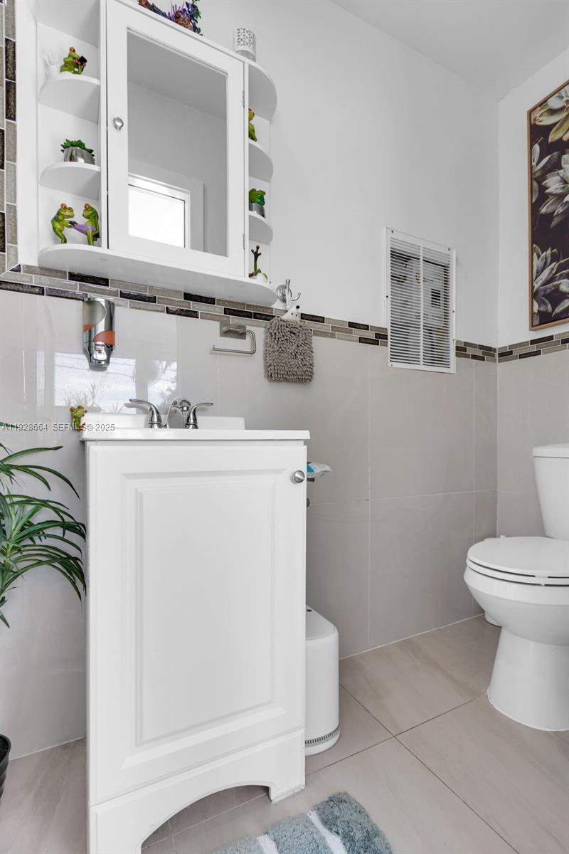 THE TROPICS AMD - Residential