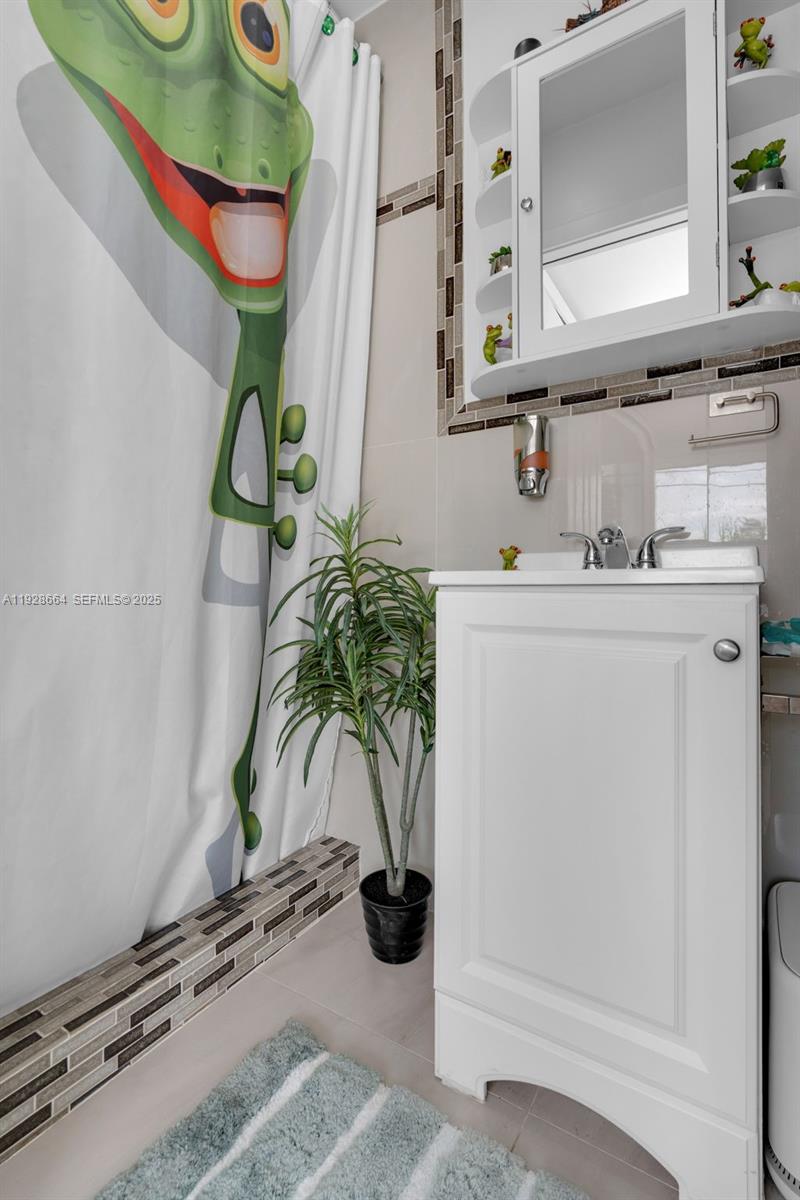 THE TROPICS AMD - Residential