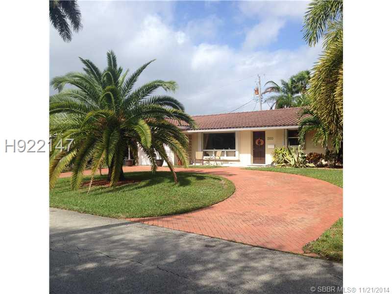 welcome home to this beautiful perfection!!! 3/2 Lake Placid area of LHP! Designer upgraded kitchen feature S.S appliances, granite counters, home feature Circular paver driveway, crown molding, knockdown laundry room, tile with Pergo in bedrooms, Walk in closet, Shutters and celling fans throughout. Everything is redone ! Walk to tennis, parks & church. Great family area! Negotiable furnishings as well. Priced to sell! hurry up, won't last long.....
