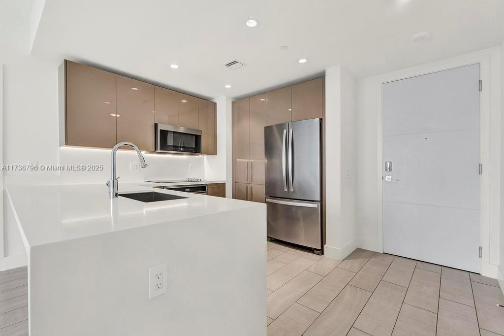 2000 Metropica Way 2307