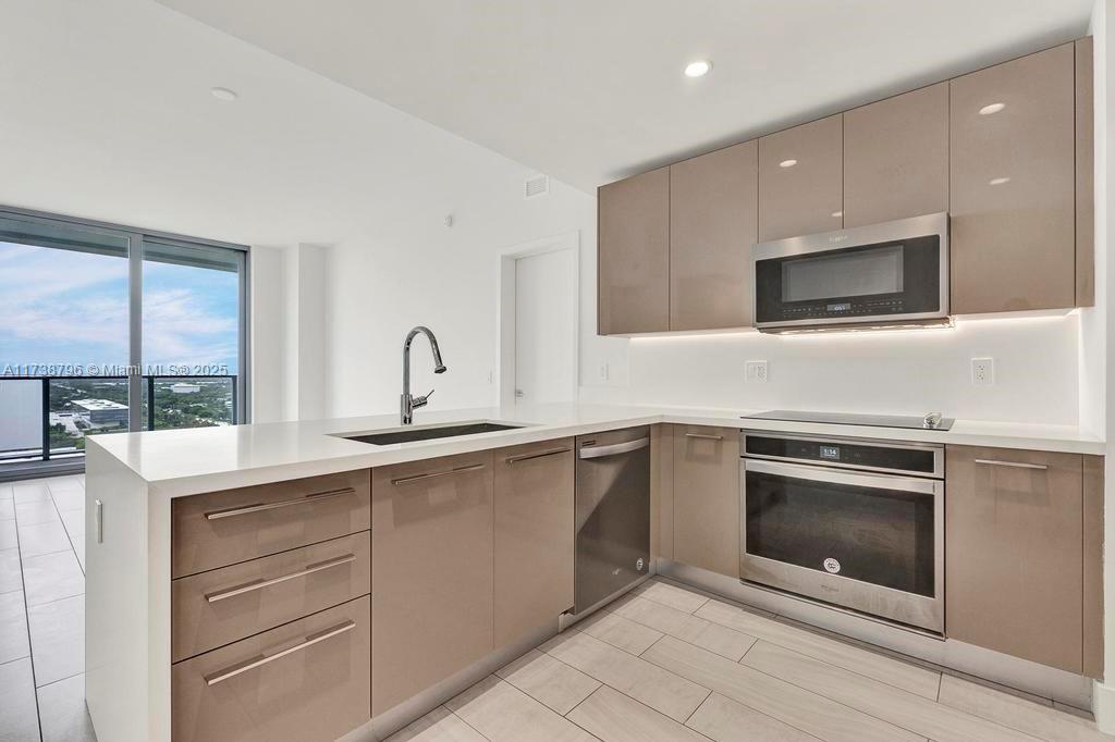 METROPICA NORTH TOWER ONE - Residential