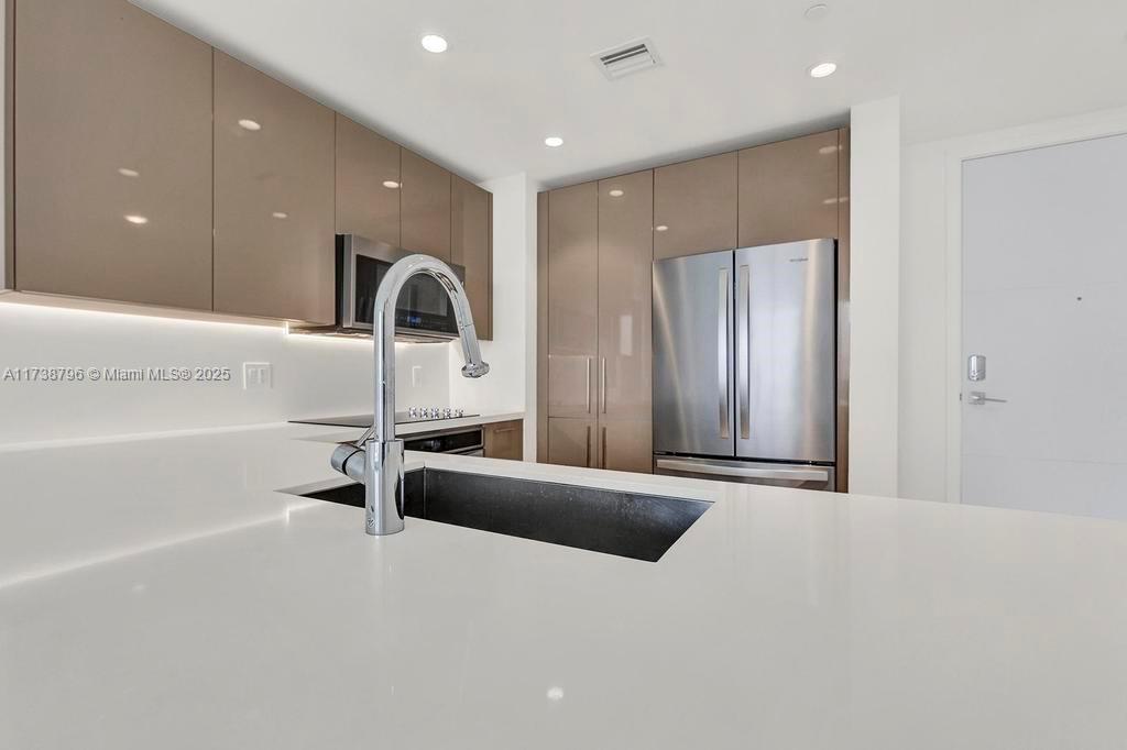 METROPICA NORTH TOWER ONE - Residential