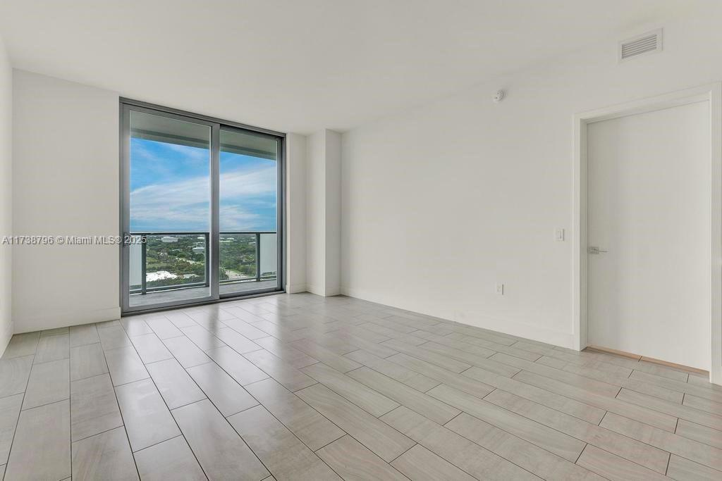 METROPICA NORTH TOWER ONE - Residential
