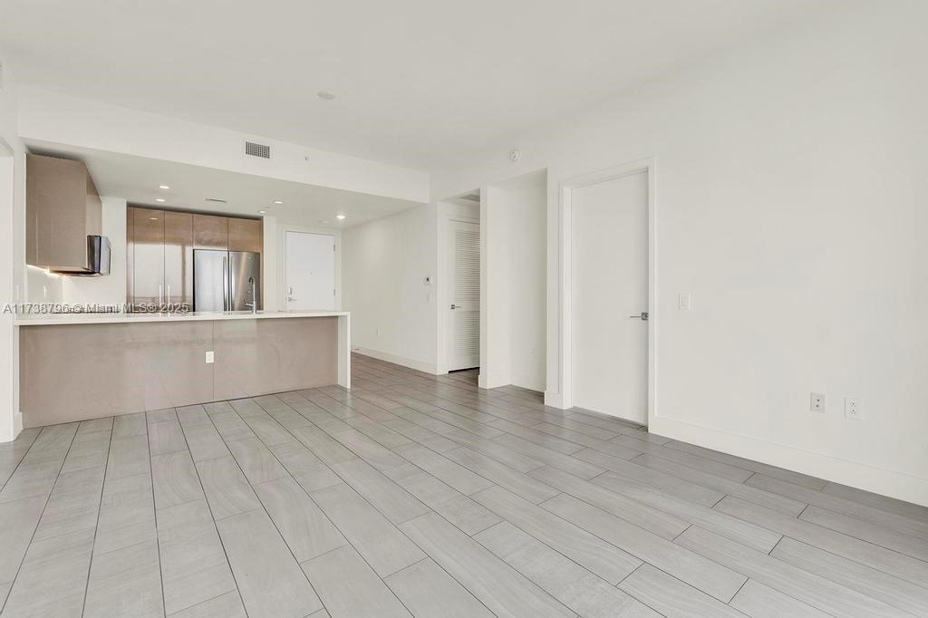 METROPICA NORTH TOWER ONE - Residential