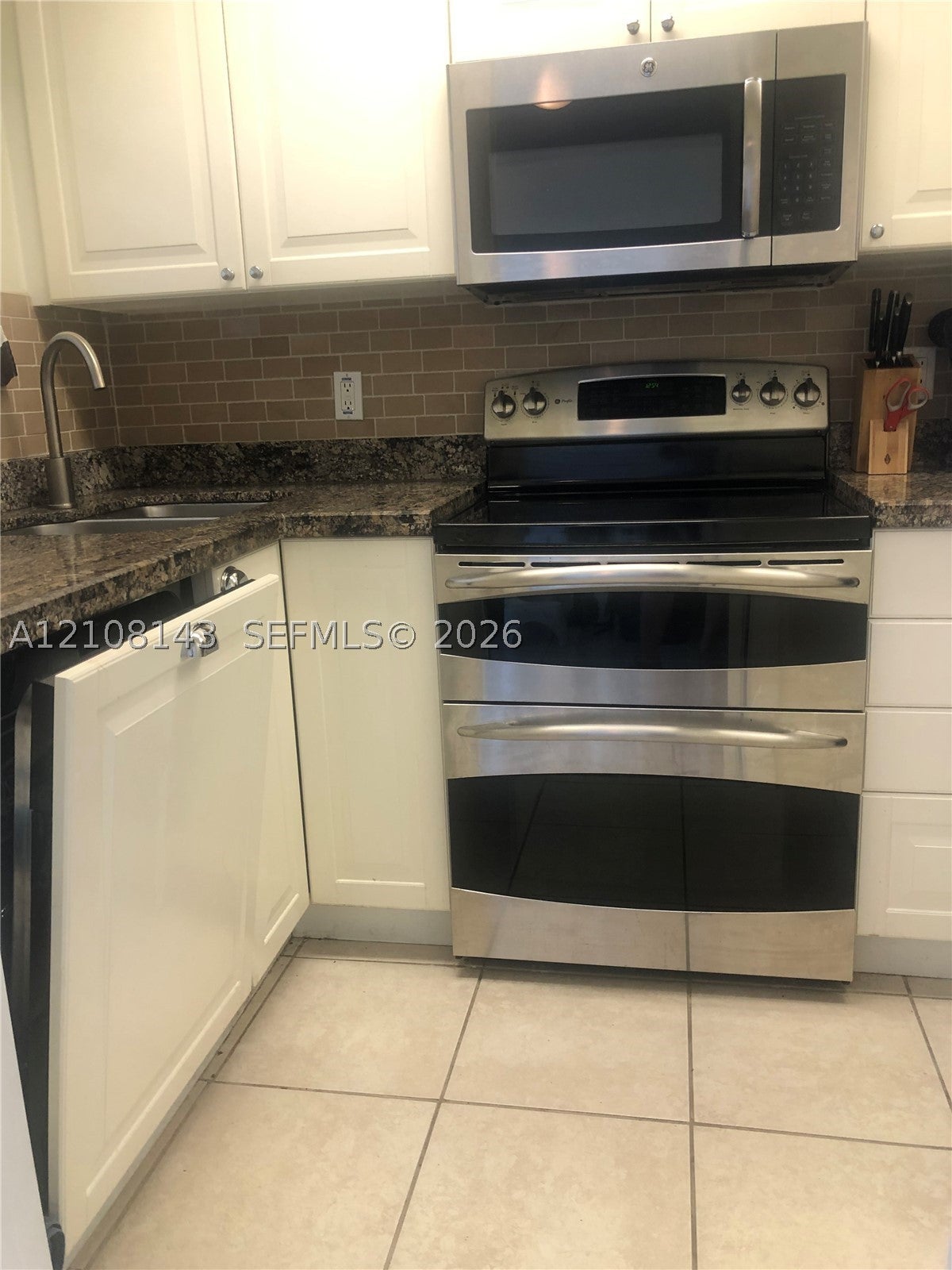 541 Blue Heron Dr 220
