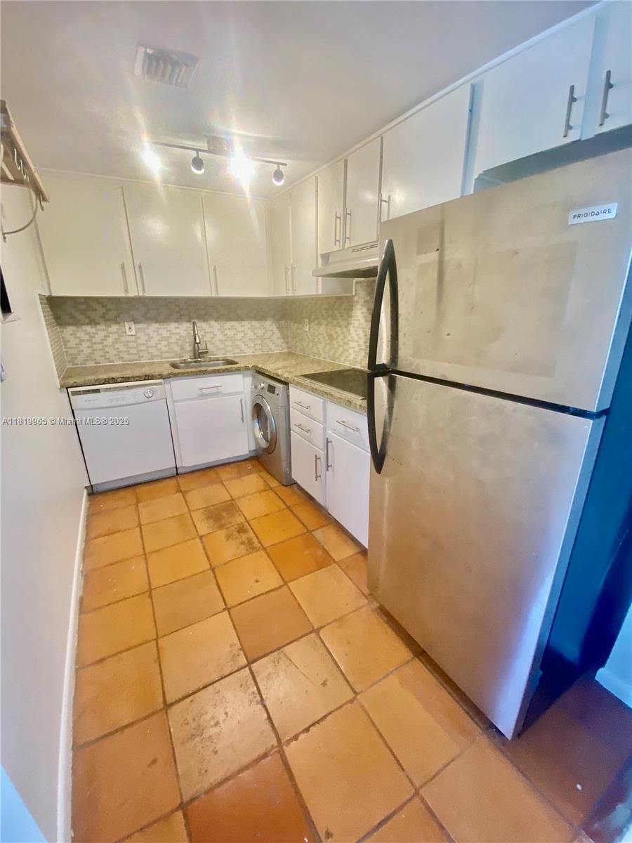 1342 DREXEL CONDO - Residential Lease