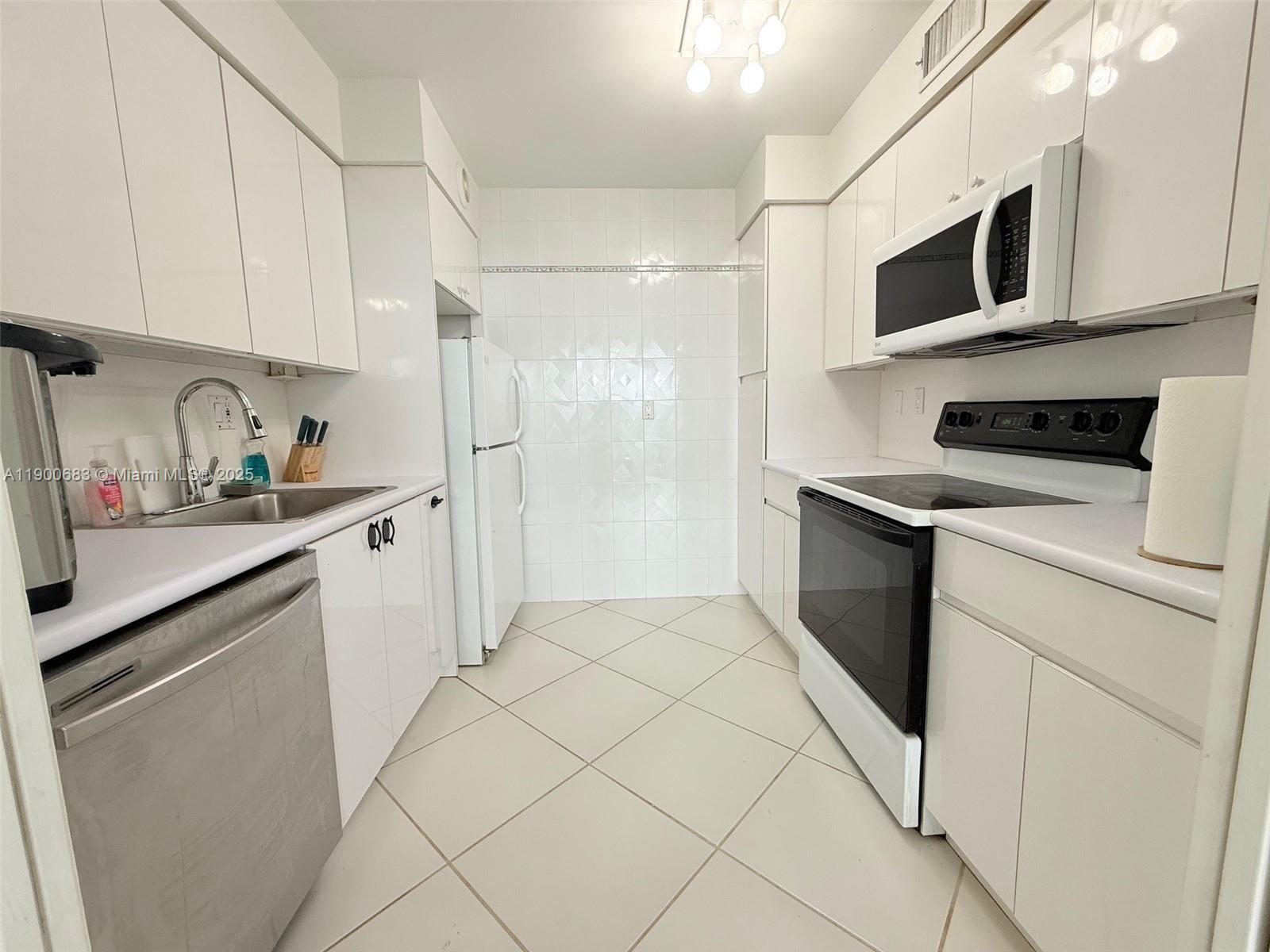 ARLEN HOUSE EAST CONDO - Residential