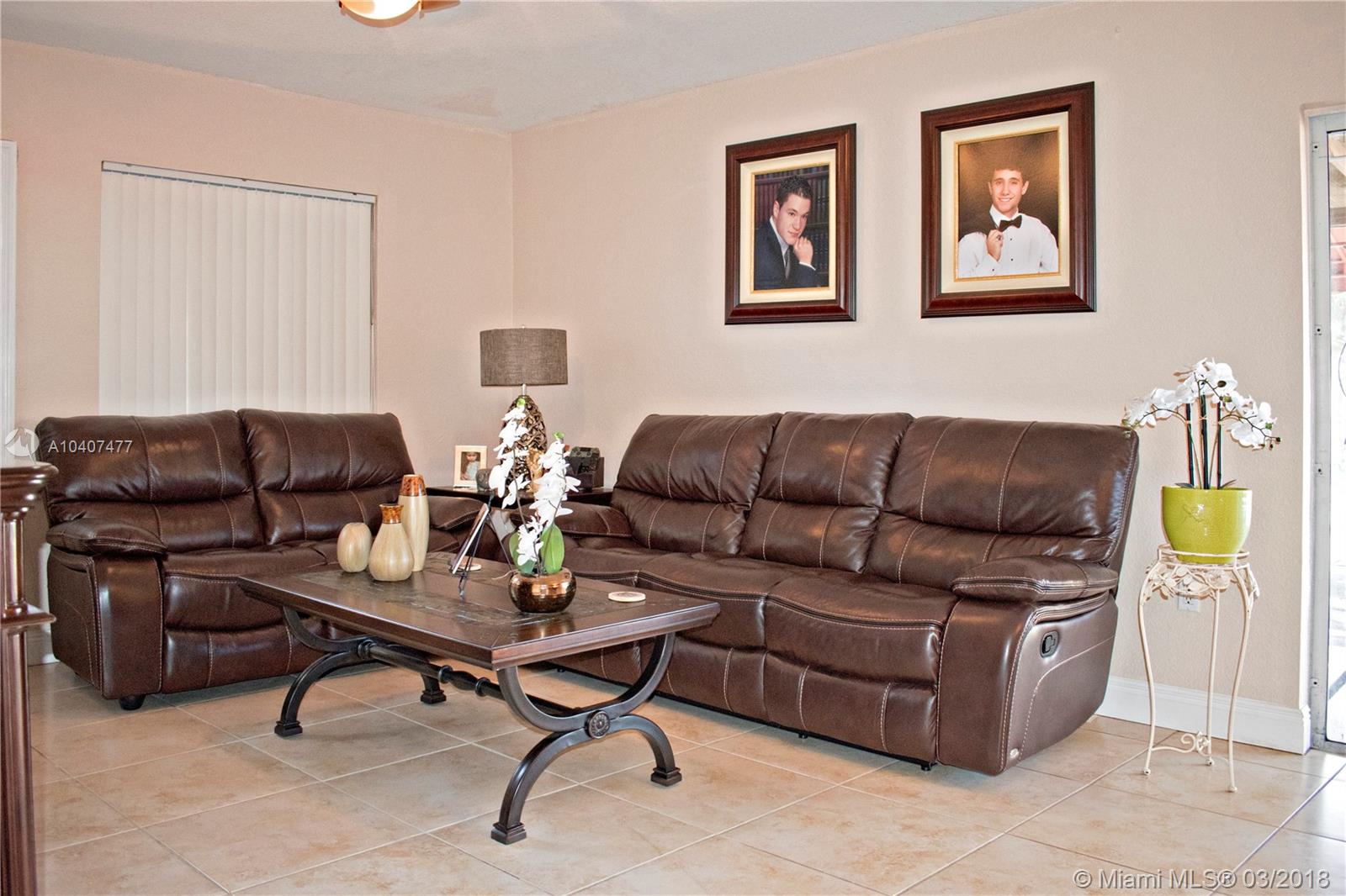 TROPICAL HOMES - Residential