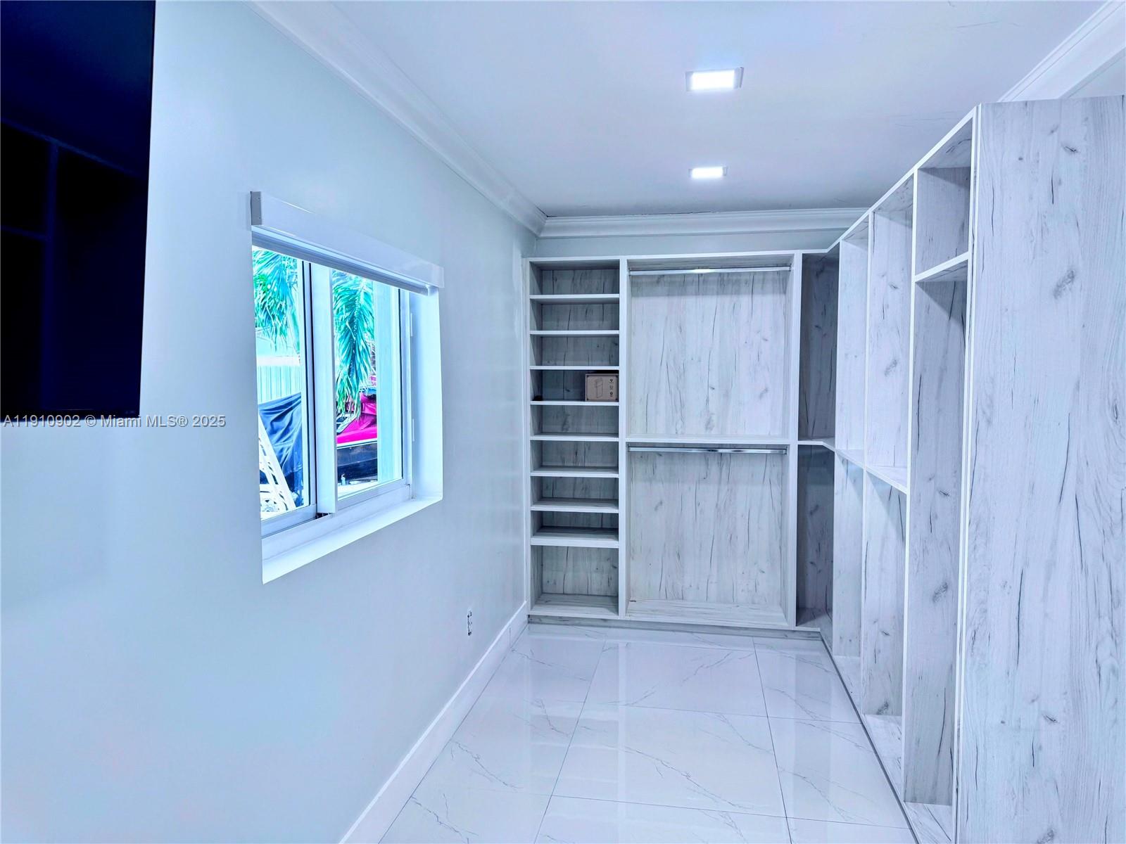 CAROL CITY - Residential Lease