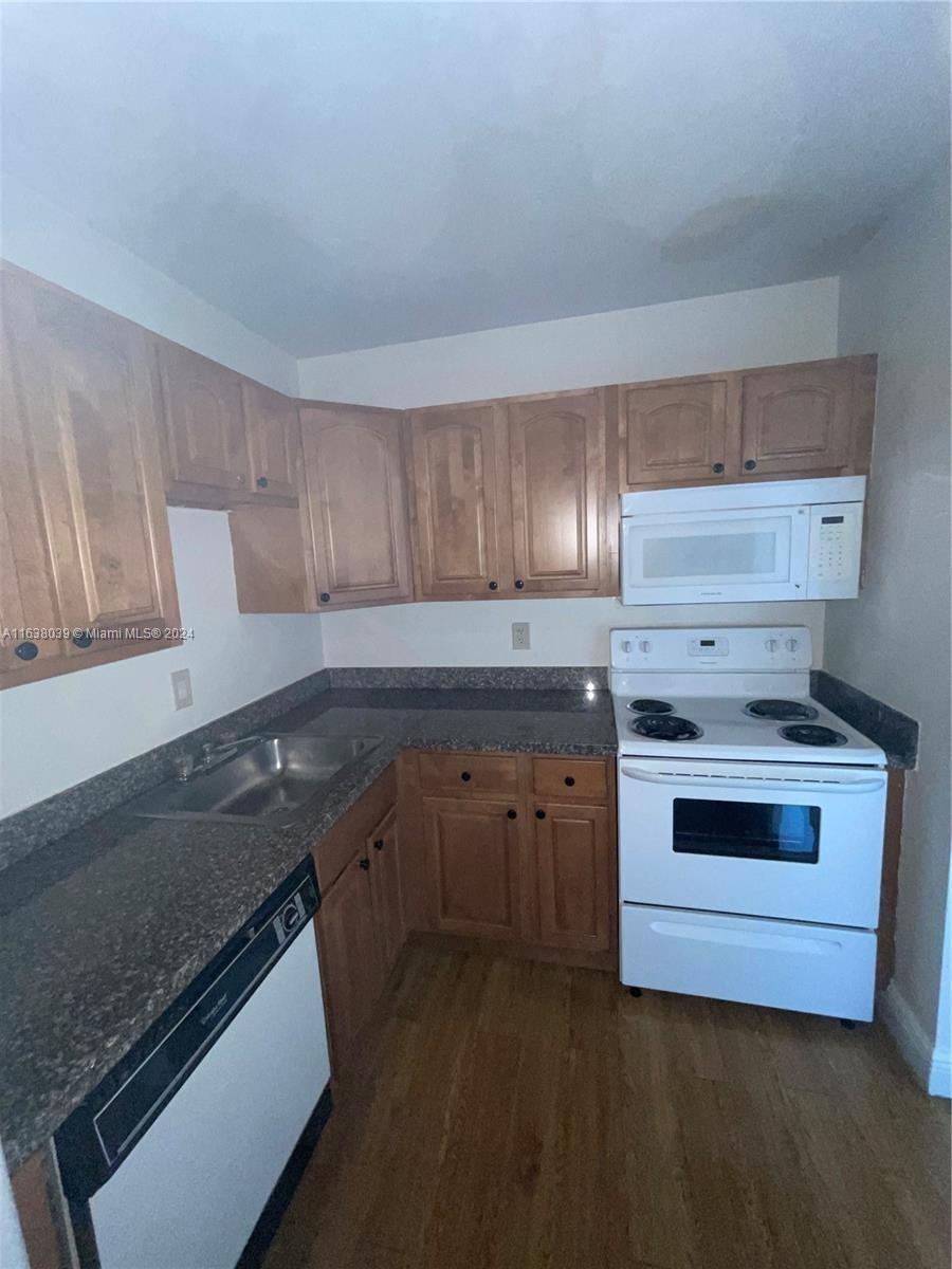 DORAL GARDENS II CONDO - Residential Lease
