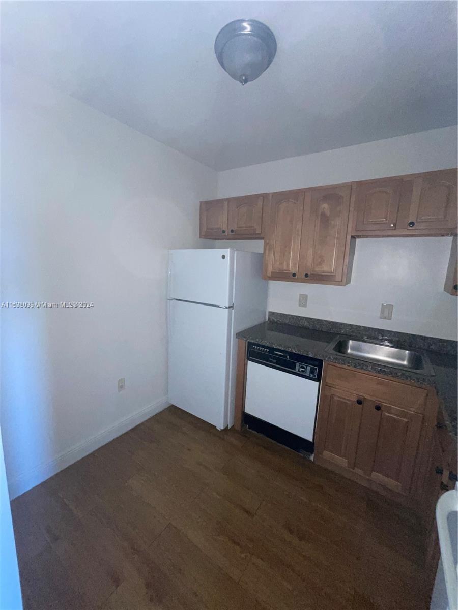 DORAL GARDENS II CONDO - Residential Lease